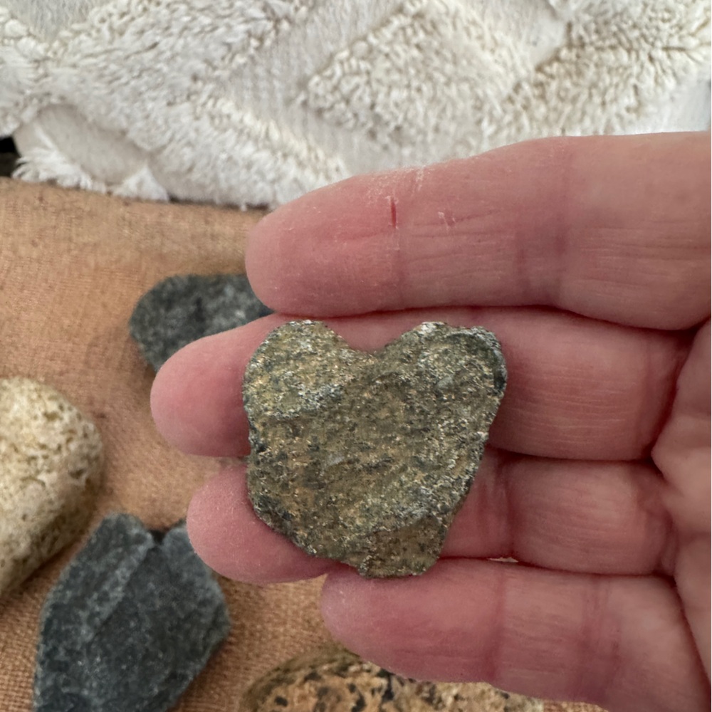 8 Heart Shaped Rocks - Picture 15 of 15
